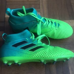 Soccer cleats